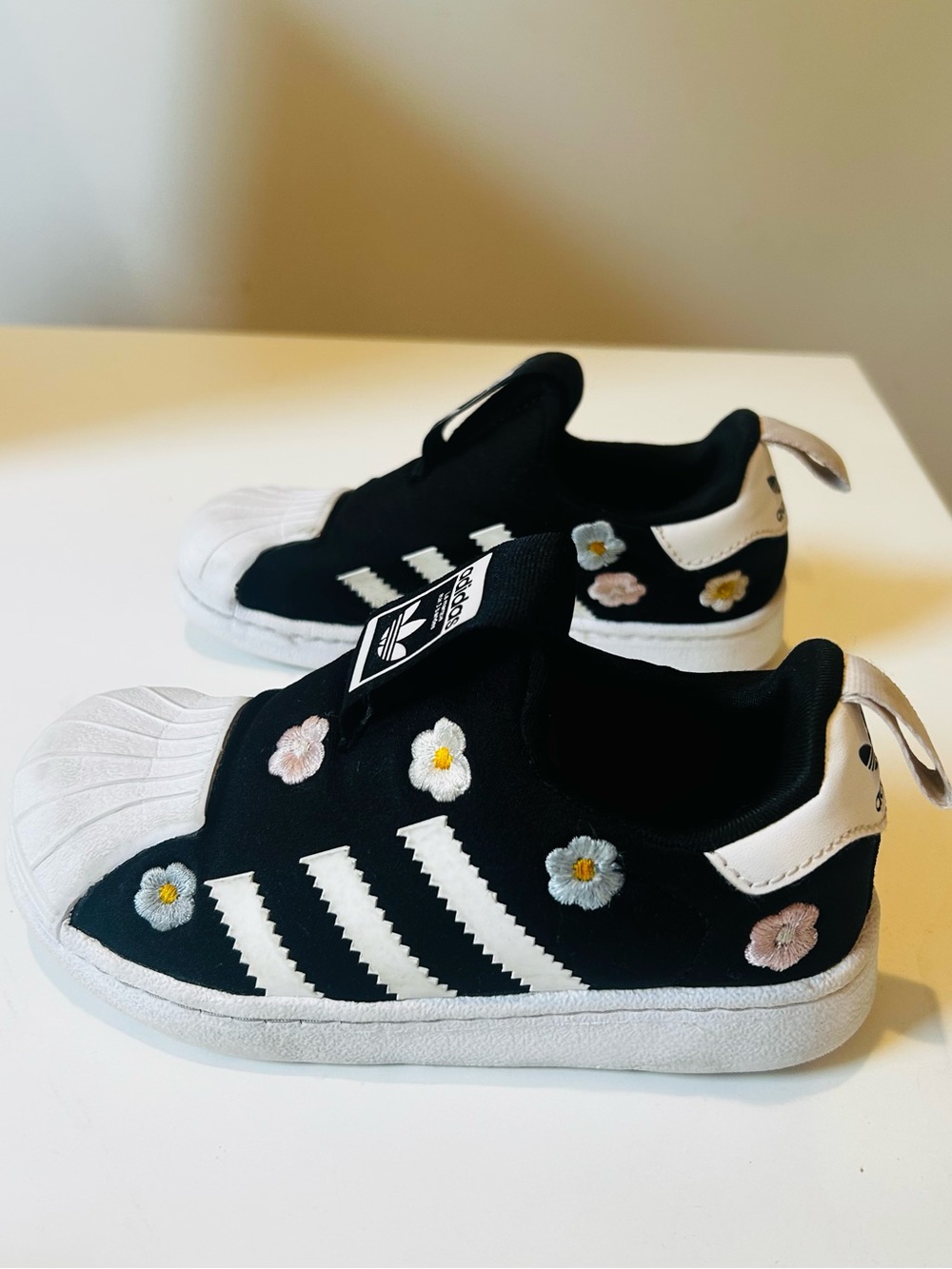GUC Adidas Superstar 360 Floral Embroidery Black size 10 1/2 K Toddler